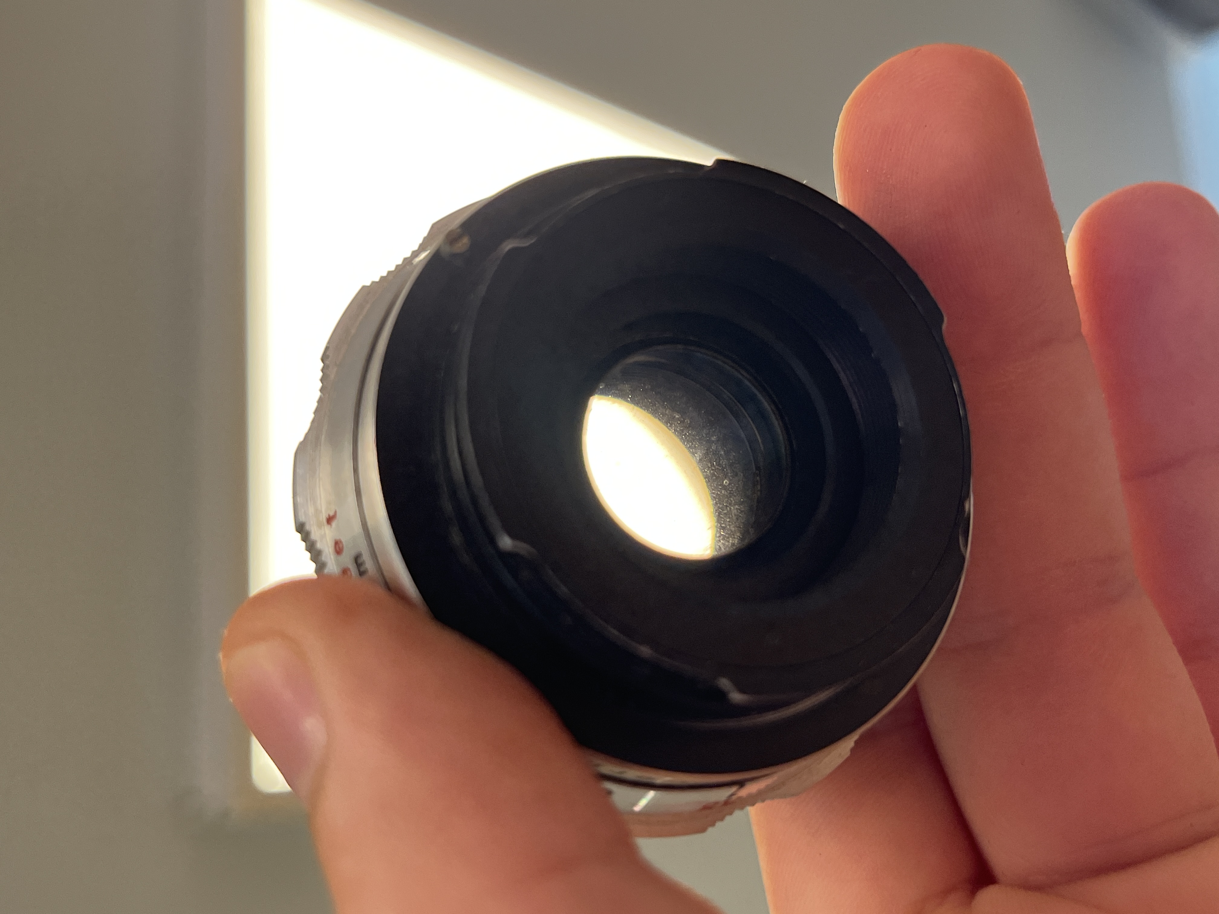 An Exakta VX500 with a Meyer-Optik Görlitz Domiplan 50mm F2.8 lens and an Exa with a Meritar 50mm F2.9 lens with interchangeable viewfinders — foto 32