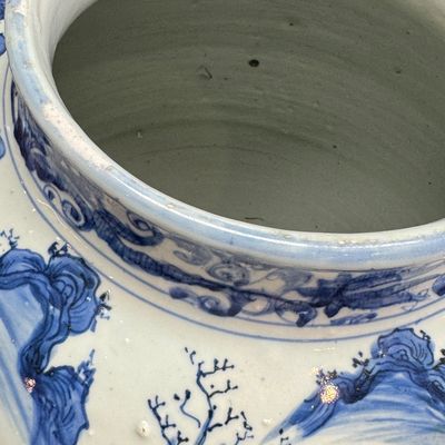 An exceptional pair of large Chinese blue and white 'Dignitaries and Warriors' vases — photo 13