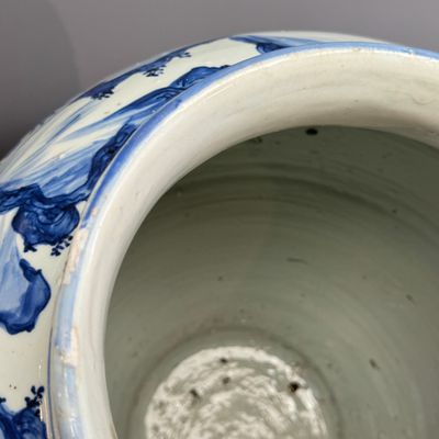 An exceptional pair of large Chinese blue and white 'Dignitaries and Warriors' vases — photo 14