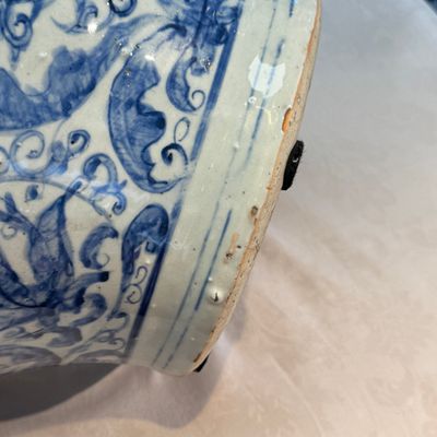 An exceptional pair of large Chinese blue and white 'Dignitaries and Warriors' vases — photo 19
