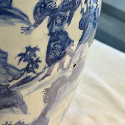 An exceptional pair of large Chinese blue and white 'Dignitaries and Warriors' vases — photo 30