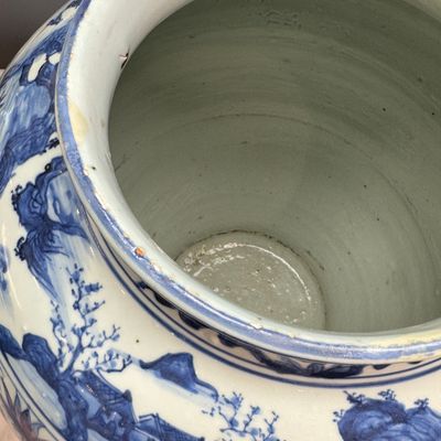 An exceptional pair of large Chinese blue and white 'Dignitaries and Warriors' vases — photo 32