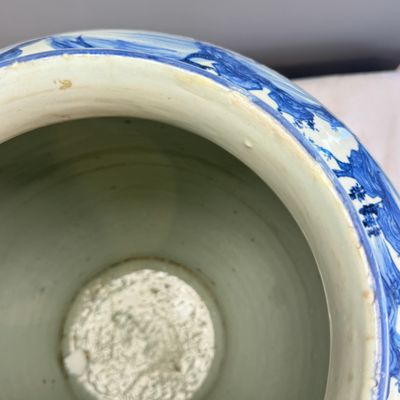 An exceptional pair of large Chinese blue and white 'Dignitaries and Warriors' vases — photo 34