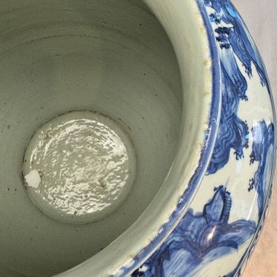 An exceptional pair of large Chinese blue and white 'Dignitaries and Warriors' vases — photo 35