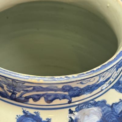 An exceptional pair of large Chinese blue and white 'Dignitaries and Warriors' vases — photo 37