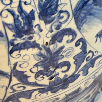 An exceptional pair of large Chinese blue and white 'Dignitaries and Warriors' vases — photo 39