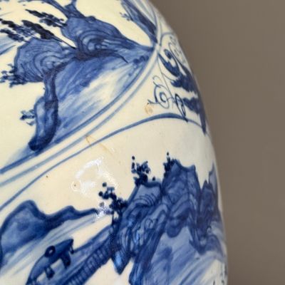 An exceptional pair of large Chinese blue and white 'Dignitaries and Warriors' vases — photo 40