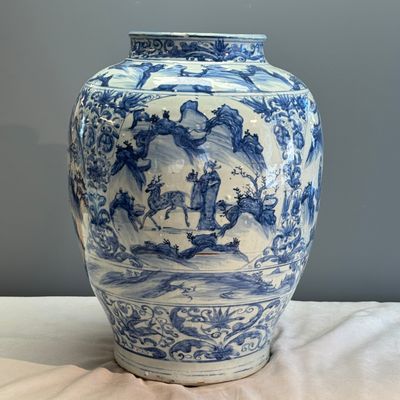 An exceptional pair of large Chinese blue and white 'Dignitaries and Warriors' vases — photo 6