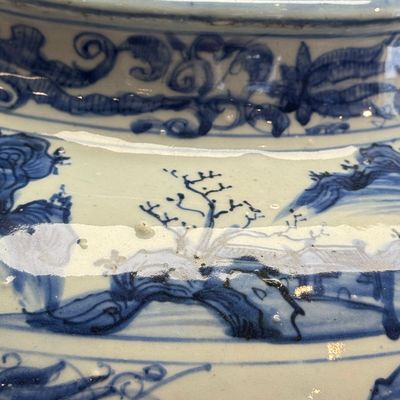 An exceptional pair of large Chinese blue and white 'Dignitaries and Warriors' vases — photo 9