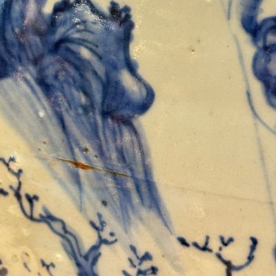 An exceptional pair of large Chinese blue and white 'Dignitaries and Warriors' vases — photo 10