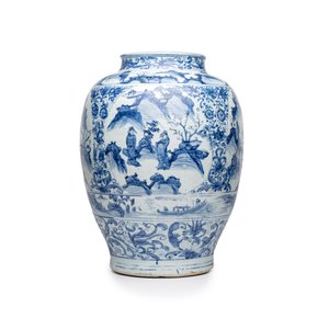 An exceptional pair of large Chinese blue and white 'Dignitaries and Warriors' vases — photo 4