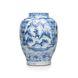 An exceptional pair of large Chinese blue and white 'Dignitaries and Warriors' vases — photo 5