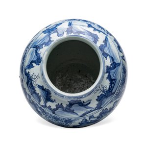 An exceptional pair of large Chinese blue and white 'Dignitaries and Warriors' vases — photo 6