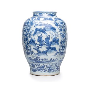 An exceptional pair of large Chinese blue and white 'Dignitaries and Warriors' vases — photo 8
