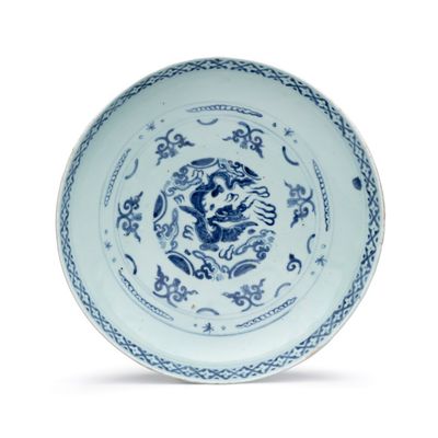 An extremely rare Chinese blue and white 'First Order' armorial dish with a yinglong, Zhengde