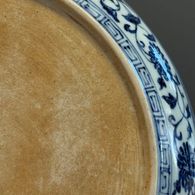 An extremely rare and fine Chinese blue and white 'Lotus Bouquet' dish — photo 15
