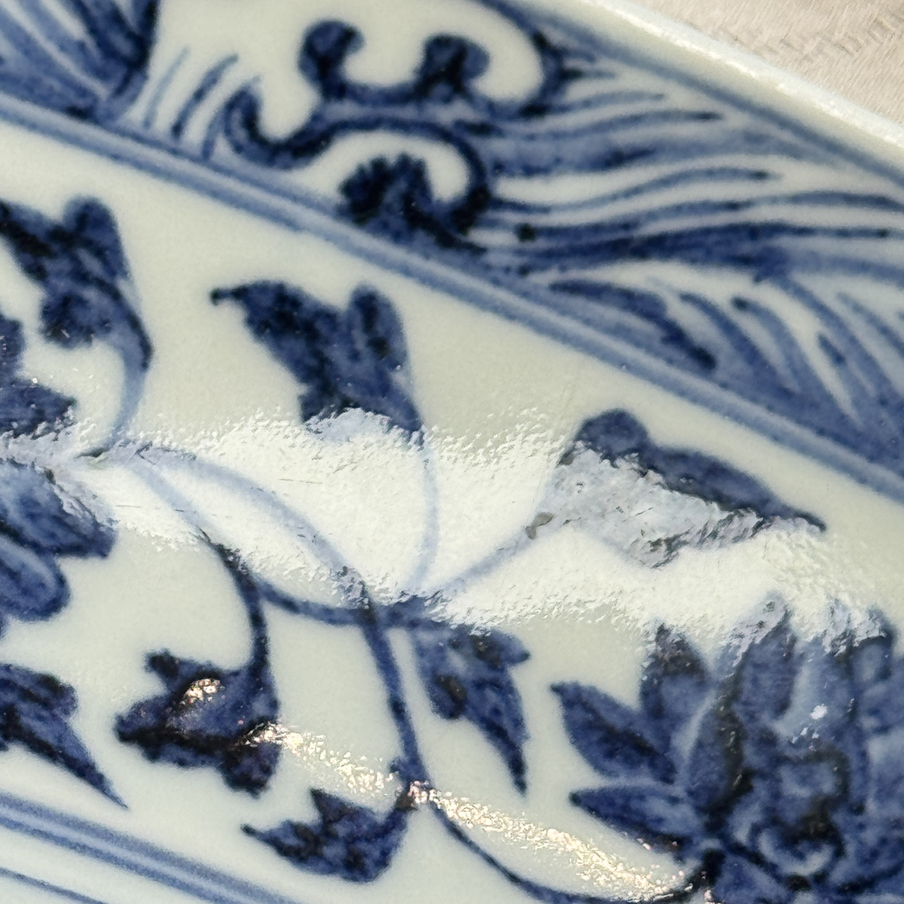 An extremely rare and fine Chinese blue and white 'Lotus Bouquet' dish — photo 18