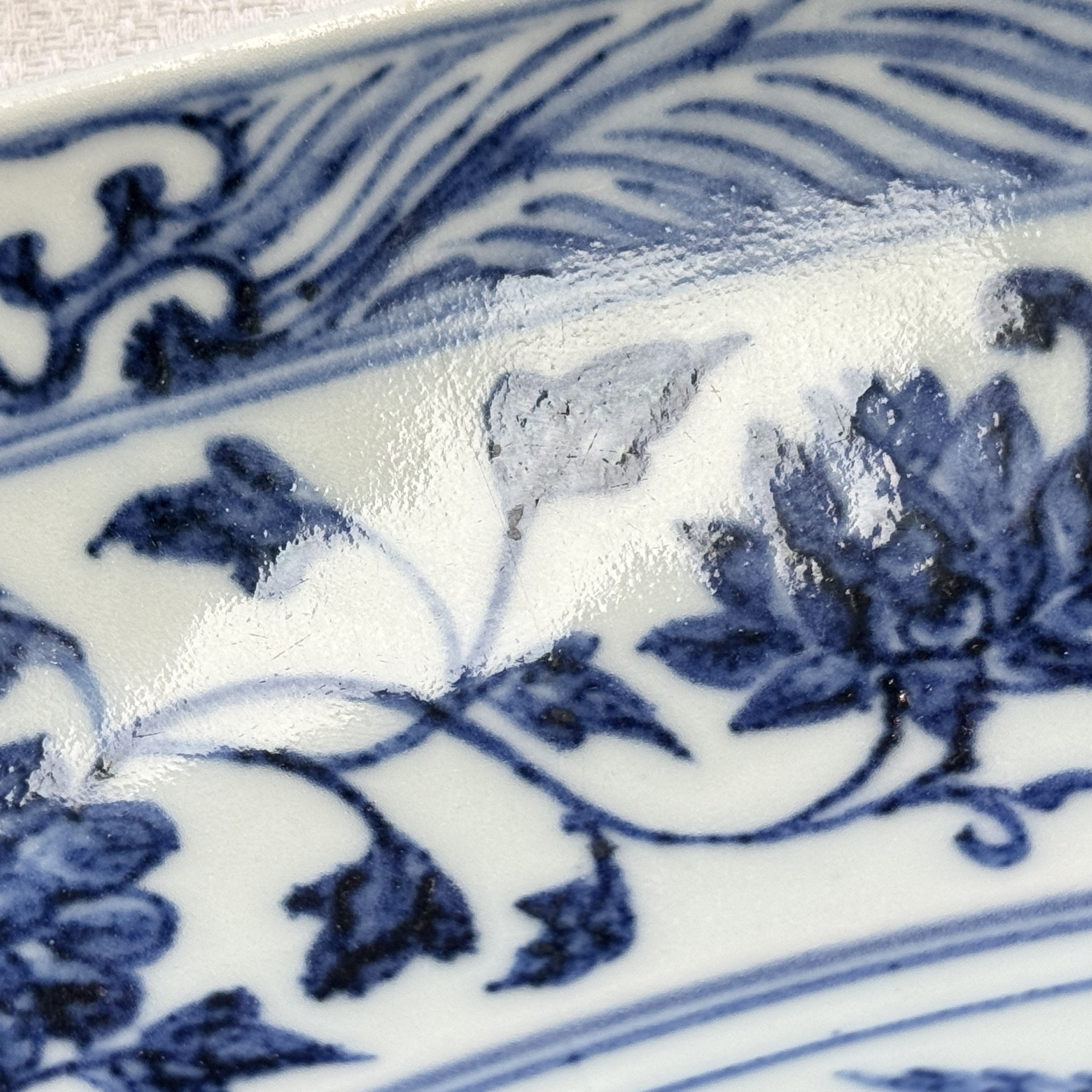 An extremely rare and fine Chinese blue and white 'Lotus Bouquet' dish — photo 19
