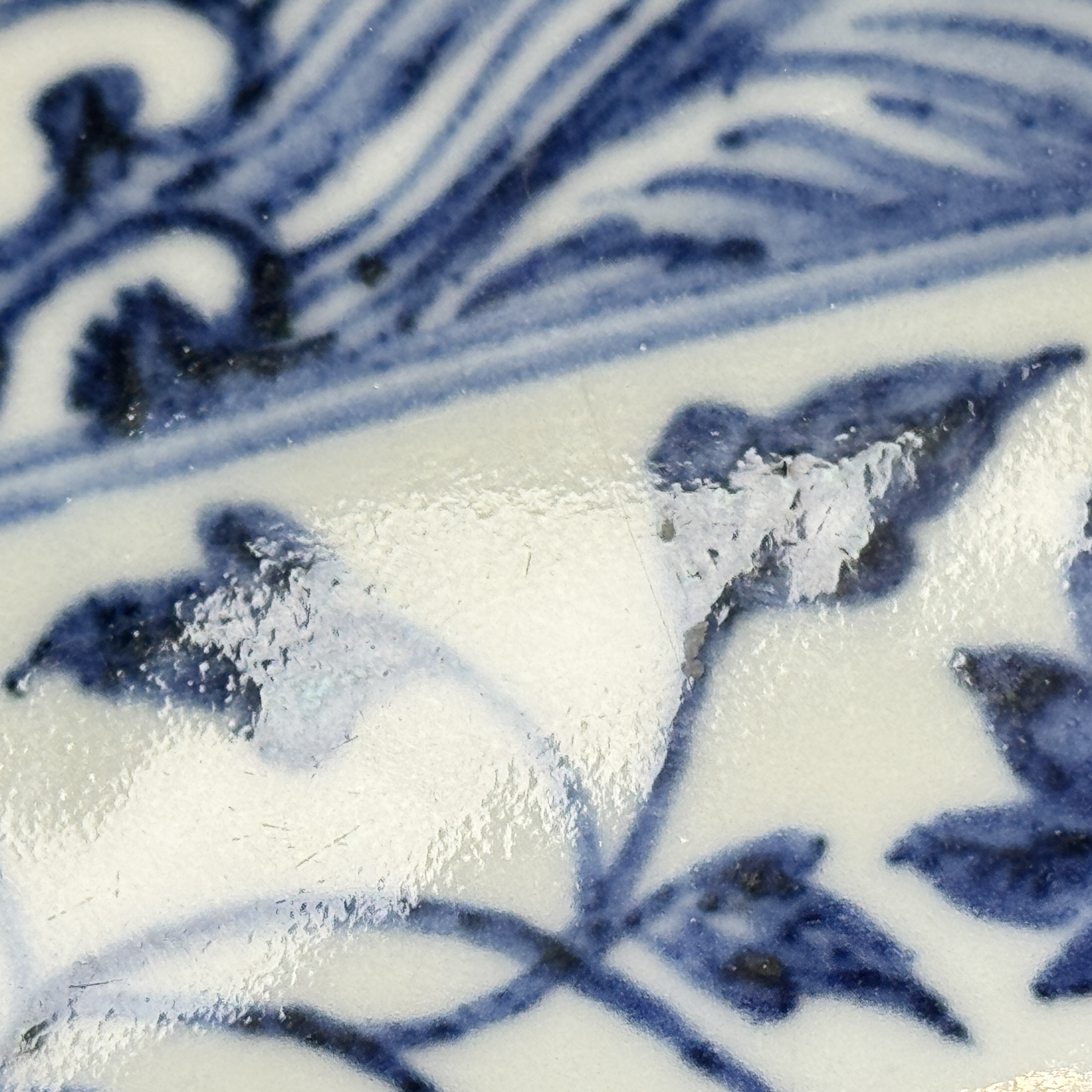 An extremely rare and fine Chinese blue and white 'Lotus Bouquet' dish — photo 20