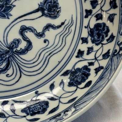 An extremely rare and fine Chinese blue and white 'Lotus Bouquet' dish — photo 5