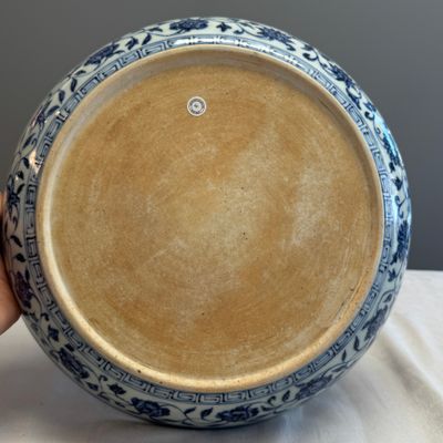 An extremely rare and fine Chinese blue and white 'Lotus Bouquet' dish — photo 9