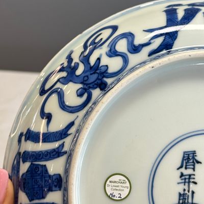 An extremely rare pair of Chinese blue and white 'Foreigners Presenting Treasures' plates — photo 13