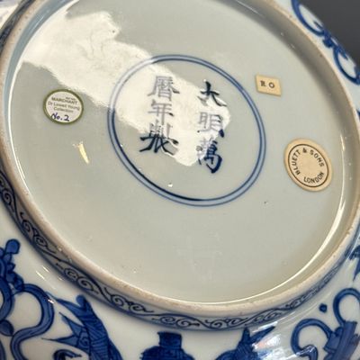 An extremely rare pair of Chinese blue and white 'Foreigners Presenting Treasures' plates — photo 16