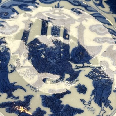 An extremely rare pair of Chinese blue and white 'Foreigners Presenting Treasures' plates — photo 27