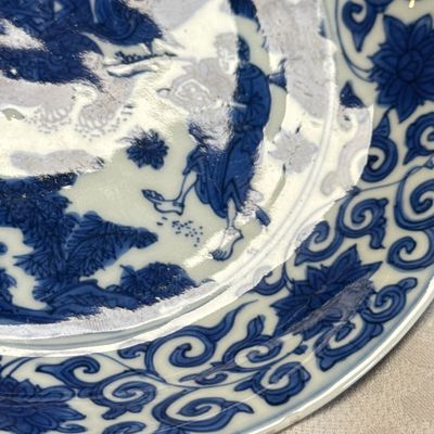 An extremely rare pair of Chinese blue and white 'Foreigners Presenting Treasures' plates — photo 28