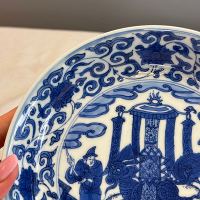 An extremely rare pair of Chinese blue and white 'Foreigners Presenting Treasures' plates — photo 3