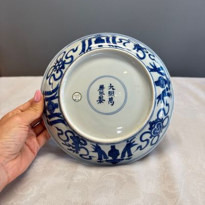An extremely rare pair of Chinese blue and white 'Foreigners Presenting Treasures' plates — photo 32
