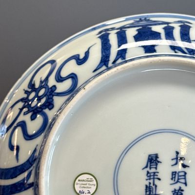 An extremely rare pair of Chinese blue and white 'Foreigners Presenting Treasures' plates — photo 34