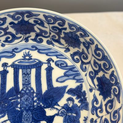 An extremely rare pair of Chinese blue and white 'Foreigners Presenting Treasures' plates — photo 4