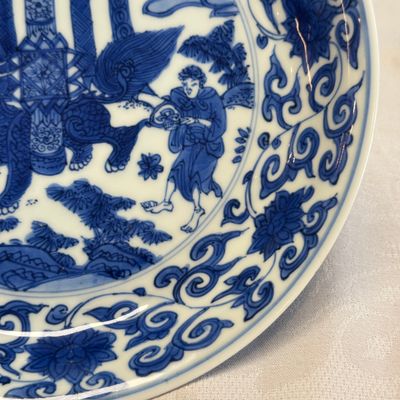 An extremely rare pair of Chinese blue and white 'Foreigners Presenting Treasures' plates — photo 5