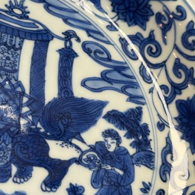 An extremely rare pair of Chinese blue and white 'Foreigners Presenting Treasures' plates — photo 9