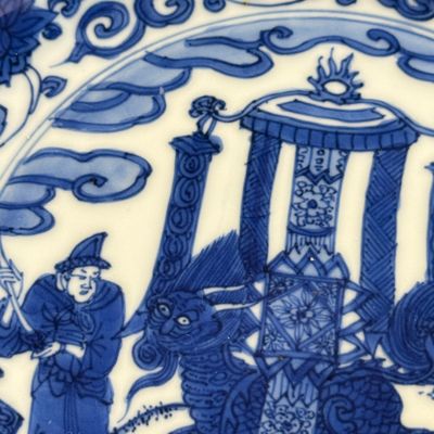 An extremely rare pair of Chinese blue and white 'Foreigners Presenting Treasures' plates — photo 10