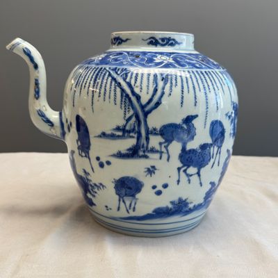 An unusual Chinese blue and white 'Deer' ewer — foto 1
