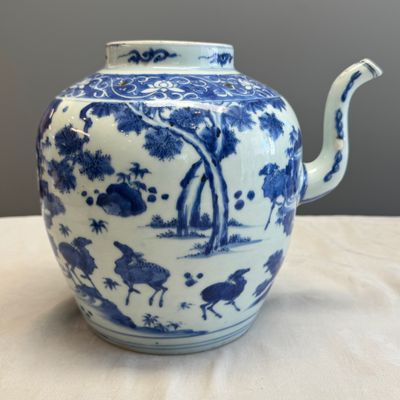 An unusual Chinese blue and white 'Deer' ewer — foto 3