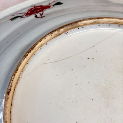 An unusual large octagonal Chinese famille verte dish with a lady playing the qin — 照片 22