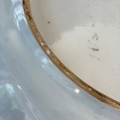 An unusual large octagonal Chinese famille verte dish with a lady playing the qin — 照片 23
