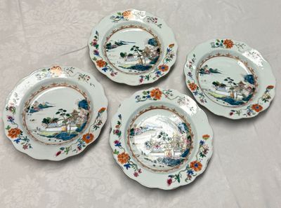 Four Chinese famille rose 'Riverscape' plates — 照片 1