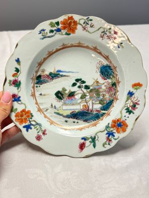 Four Chinese famille rose 'Riverscape' plates — 照片 2