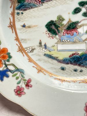 Four Chinese famille rose 'Riverscape' plates — 照片 3