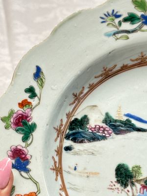 Four Chinese famille rose 'Riverscape' plates — 照片 36