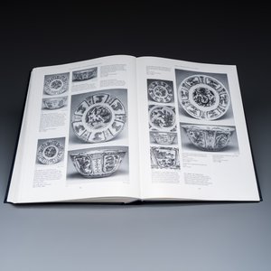 Regina Krahl, John Ayers: Chinese Ceramics in the Topkapi Saray Museum, Istanbul: A Complete Catalogue, 3 volumes — photo 24
