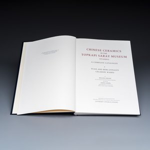 Regina Krahl, John Ayers: Chinese Ceramics in the Topkapi Saray Museum, Istanbul: A Complete Catalogue, 3 volumes — photo 3