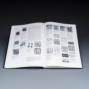 Regina Krahl, John Ayers: Chinese Ceramics in the Topkapi Saray Museum, Istanbul: A Complete Catalogue, 3 volumes — photo 4