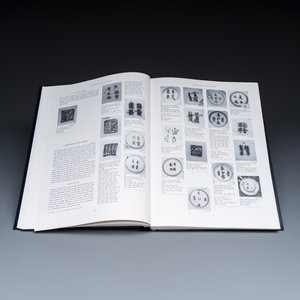 Regina Krahl, John Ayers: Chinese Ceramics in the Topkapi Saray Museum, Istanbul: A Complete Catalogue, 3 volumes — photo 5