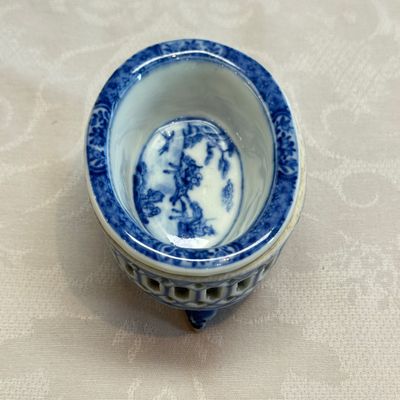 Three Chinese blue and white reticulated salts after European silver models — foto 18