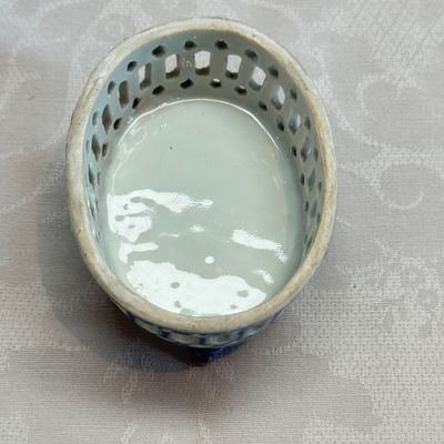 Three Chinese blue and white reticulated salts after European silver models — foto 19